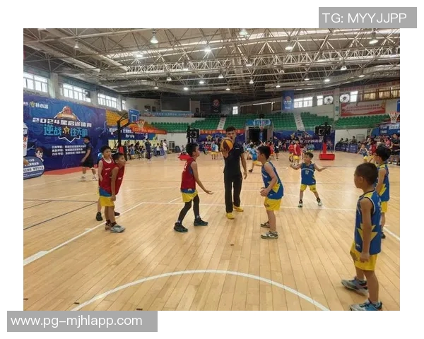 杨瀚森三分投篮瞬间引发全场屏息期待最终却只换来一声叹息