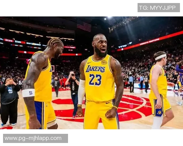 詹姆斯开局火热展现侵略性为拉拉维亚球队奠定胜利基调 詹姆斯开局火热展现侵略性为拉拉维亚球队奠定胜利基调